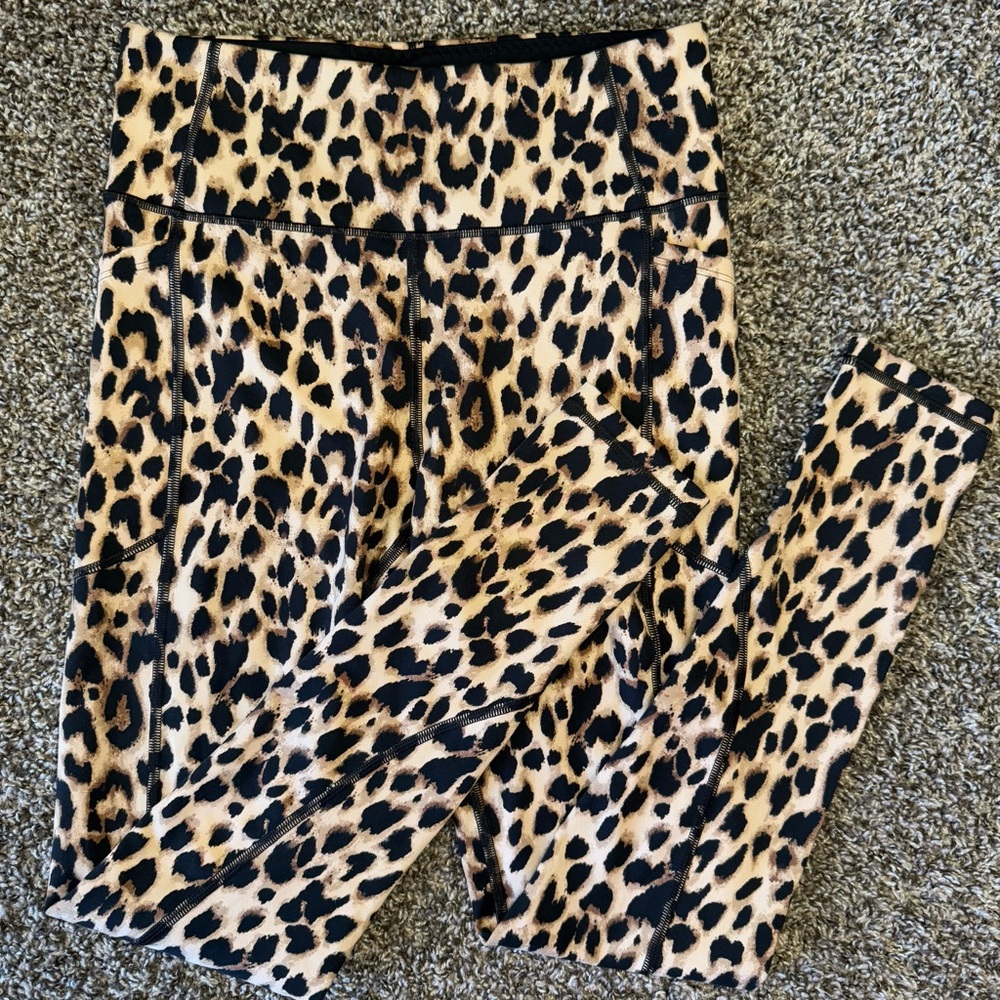 Victoria's Secret Athletic Leggings Size 8 Leopard Print Double Pockets EUC